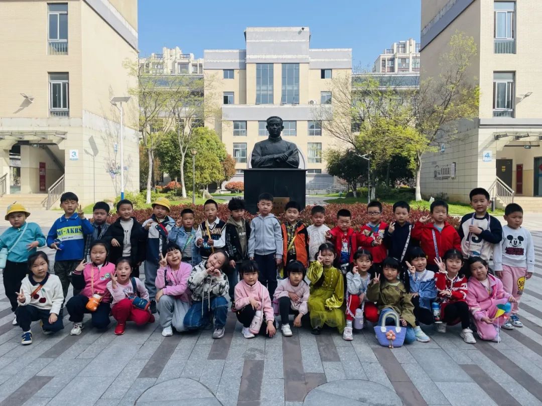 【生活燕幼·园区动态】下庙分园：“大班萌娃探小学，开启人生新篇章”——记幼儿园大班进小学体验活动(1)_html_179aec0.jpg