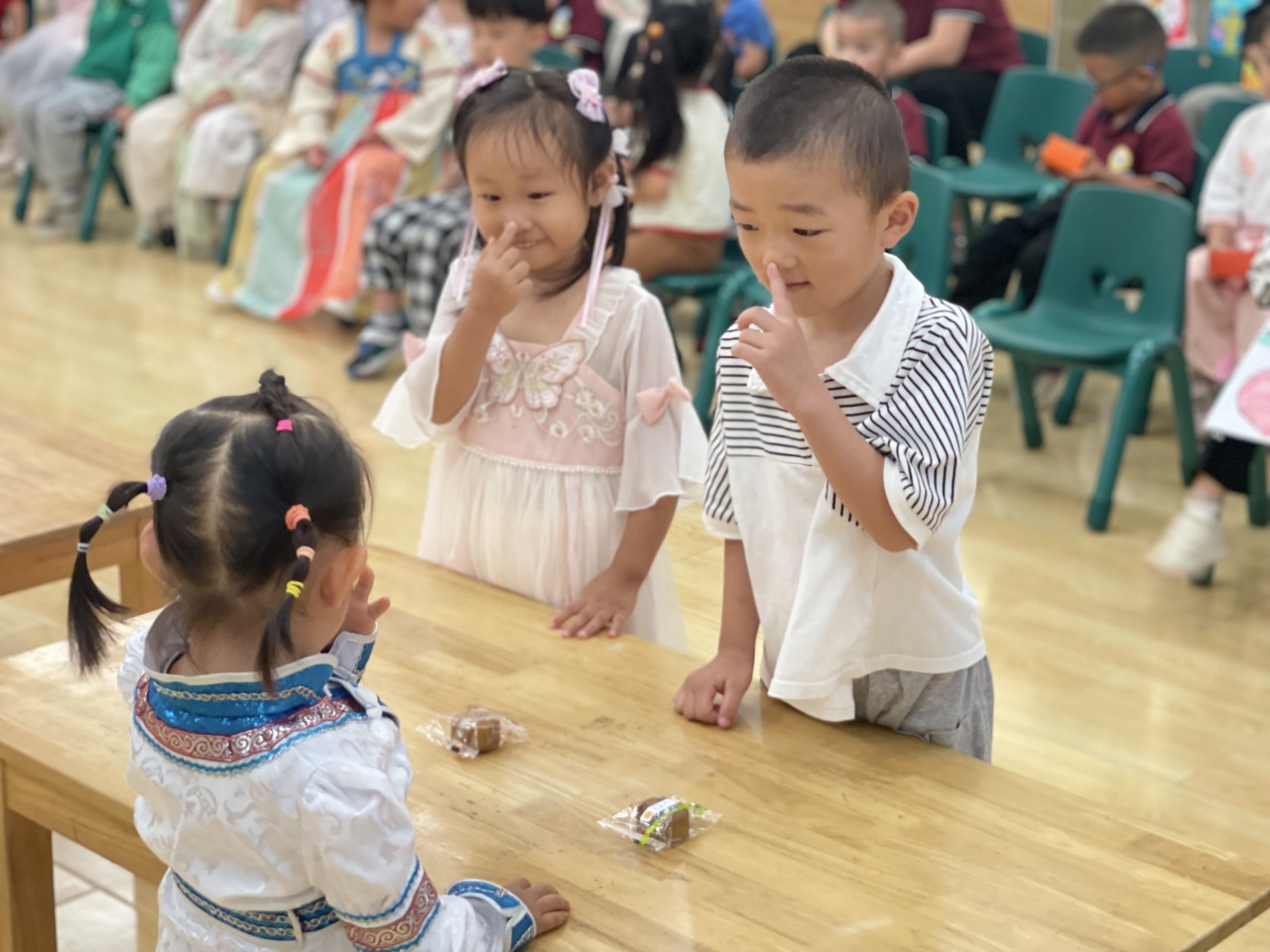 【生活燕幼·年级组动态】下庙分园： “月满中秋，欢聚国庆”——迎中秋国庆音乐会活动_html_m27cc3e58.jpg
