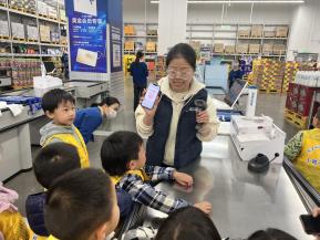 (已瘦身)20250416【生活燕幼·园区动态】新城分园：小桃子之“趣”研学——大班年级行知研学组活动_html_m321f1829.jpg
