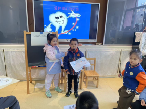 (已瘦身)20250414【生活燕幼·年级组动态】新城分园：“春天不是读书天，行知路上乐实践”——小桃子研学活动_html_m48ecac86.png