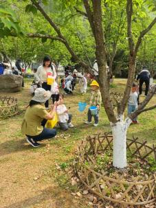 (已瘦身)20250414【生活燕幼·园区动态】新城分园：小桃子行知研学——春日里的成长之旅_html_7274d175.jpg