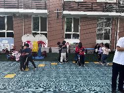 【生活燕幼·年级组动态】燕幼中心园：“快乐体智能，健康好体魄”---中班年级组社区活动_html_d8c994d.jpg