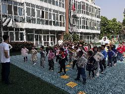 【生活燕幼·年级组动态】燕幼中心园：“快乐体智能，健康好体魄”---中班年级组社区活动_html_m46974f0f.jpg