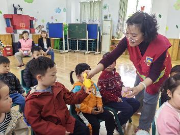 2023.04小班年级组法治讲座活动新闻稿_html_m52ea43e6.jpg