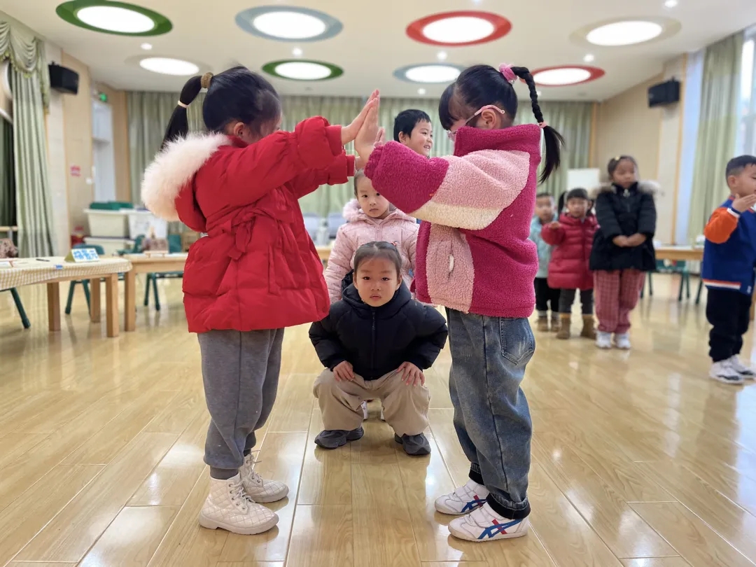 【生活燕幼·年级组动态】下庙分园：“喜迎新年，快乐‘联’萌”——记第八次儿童陶研会(1)_html_m15dfefd9.jpg