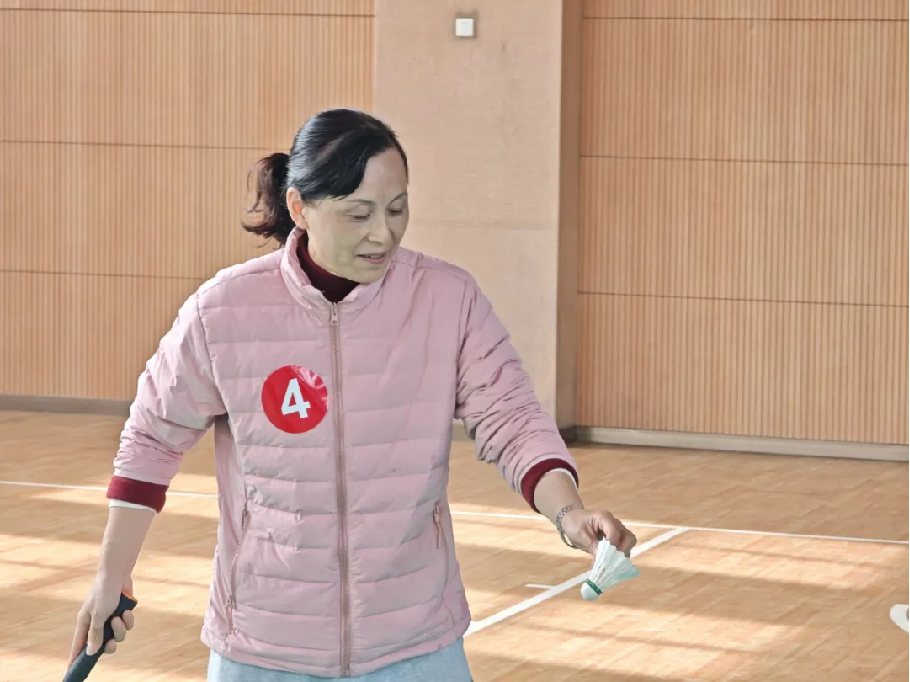 20251124【生活燕幼·园区动态】新城分园:“羽” 你同行展风采 师德铸魂暖初冬 —— 教职工羽毛球趣味赛_html_m2bfb5126.png