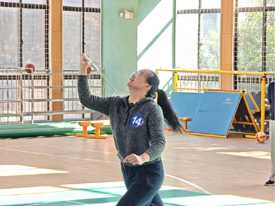 20251124【生活燕幼·园区动态】新城分园:“羽” 你同行展风采 师德铸魂暖初冬 —— 教职工羽毛球趣味赛_html_46f04663.png