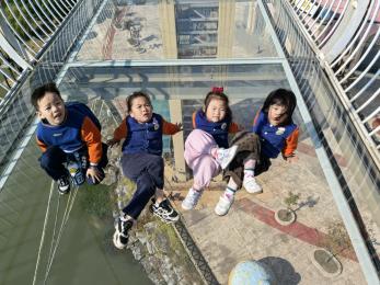 20241030 【生活燕幼·园区动态】燕鸣苑分园：“邂逅秋色，一起‘趣’秋游”——亲子秋游活动_html_7aeb3acd.jpg