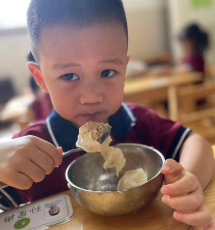 【生活燕幼·年级组动态】下庙分园：“大带小，乐成长”——小班幼儿成长纪实_html_55c38e23.jpg