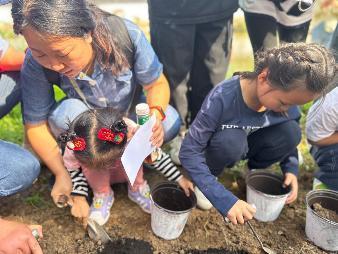 20231015燕子矶幼儿园亲子劳动实践营活动_html_5854b507.jpg