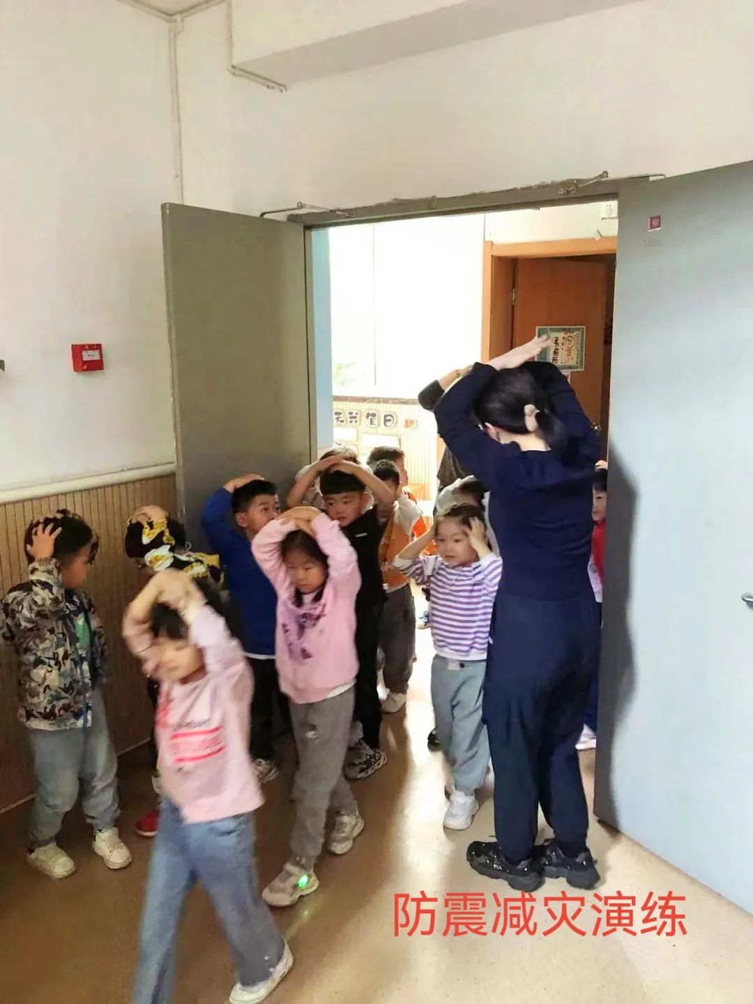 20220513【安全第一】下庙园区：“防震减灾，安全常在”——防震减灾演练活动_html_m528c9ca5.jpg