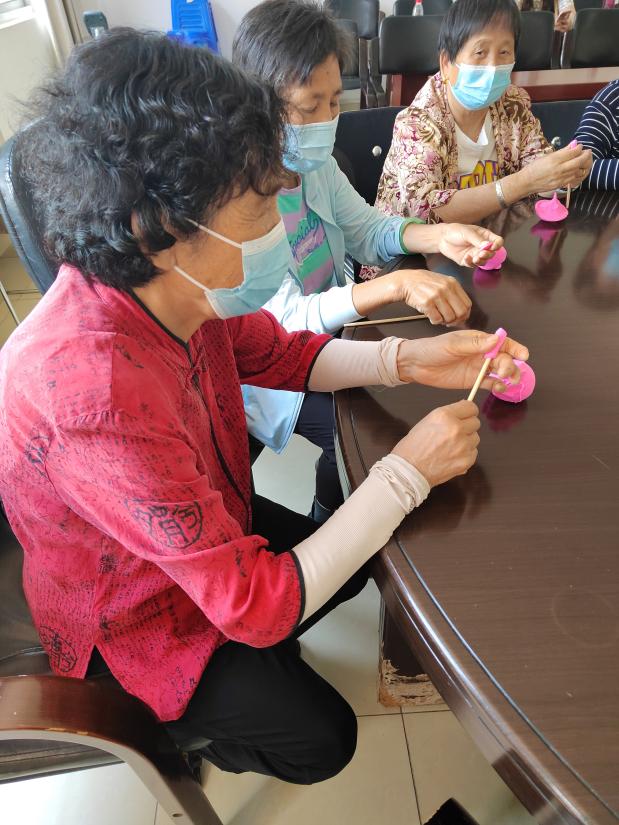 20220609新城老人服务中心手工活动_html_6a43673f.jpg