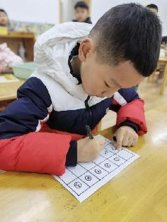 【生活燕幼·园区动态】燕幼中心园雨水时节，润物无声——大一班雨水节气活动_html_319e3b09.jpg