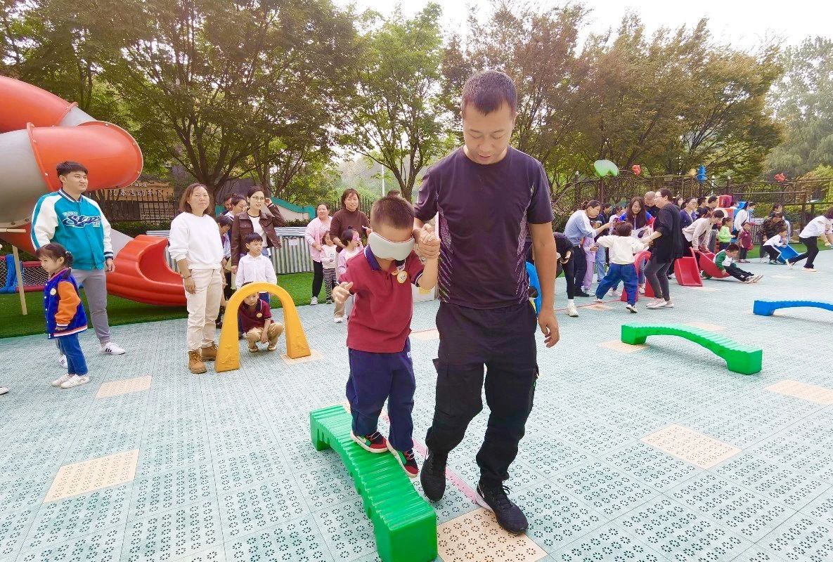【生活燕幼·年级组动态】下庙分园：“大手牵小手，一起来运动”——中班半日开放暨亲子运动会活动_html_m2c30ee2e.jpg