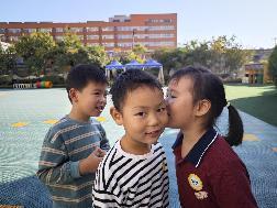 20231101大学生志愿者走进燕子矶幼儿园_html_m67f53db1.jpg