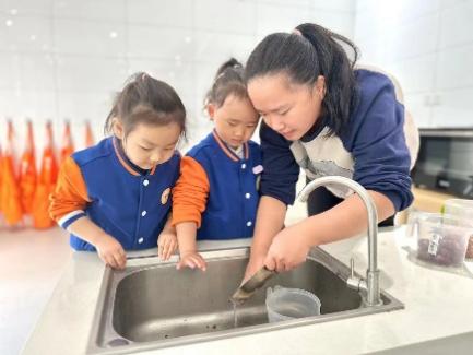 20231108  【生活燕幼·园区动态】“秋韵正浓时，悄然迎立冬”——舌尖上的节气之立冬_html_1545ea8.jpg