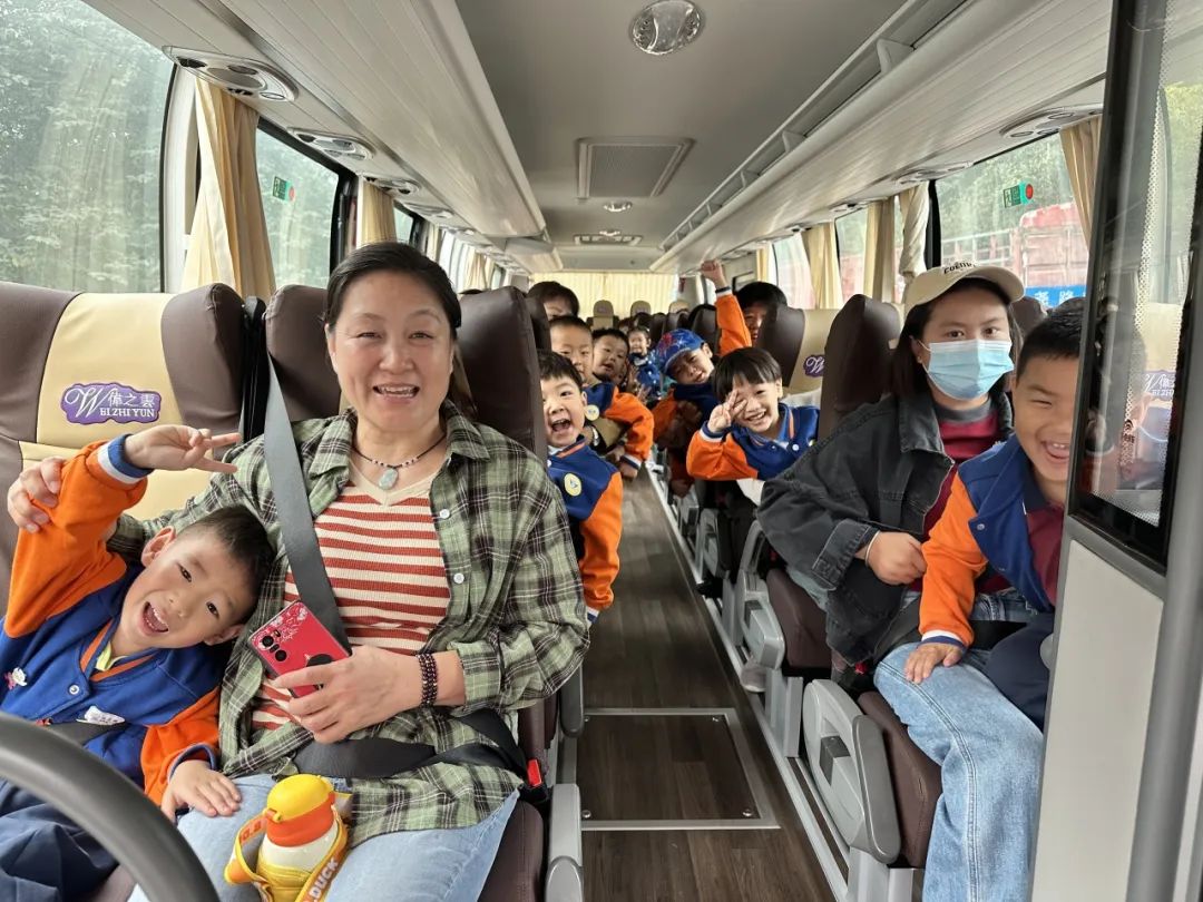 20231028 【生活燕幼·园区动态】燕鸣苑分园：秋日好时光 相约“趣”自然——亲子秋游活动_html_m3ee1321d.jpg