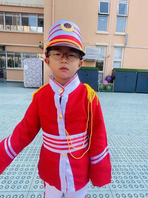 20231106【生活燕幼·园区动态】下庙分园：“小仪式，大情怀”——大四班升旗仪式(1)_html_m78b2d6b9.jpg