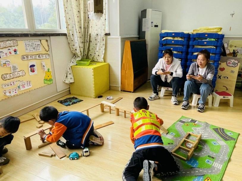 【生活燕幼·年级组动态】下庙分园：“大手牵小手，一起来运动”——中班半日开放暨亲子运动会活动_html_m72de79fb.jpg
