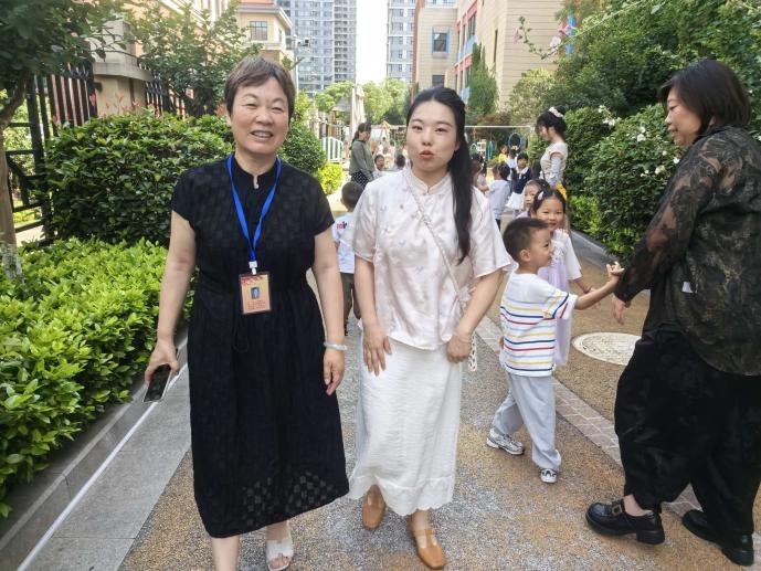 【生活燕幼·安全动态】新城分园：半夏时光，督导同行 —新城分园迎接六月份专项督导检查