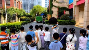 20250623【生活燕幼·园区动态】新城分园：家校携手育幼苗，多元活动促成长——家长资源团活动纪实_html_m67951c83.jpg