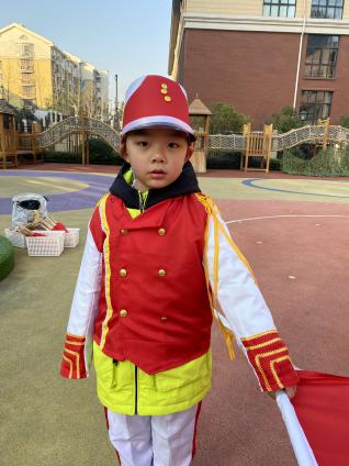 20201221【小仪式，大情怀】新城园区大一班升旗仪式_html_3b72cff9.jpg