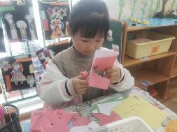【生活燕幼·教研组动态】燕幼中心园“游戏促发展，教研共成长”——美术教研组区域游戏开放活动_html_7efdab93.jpg