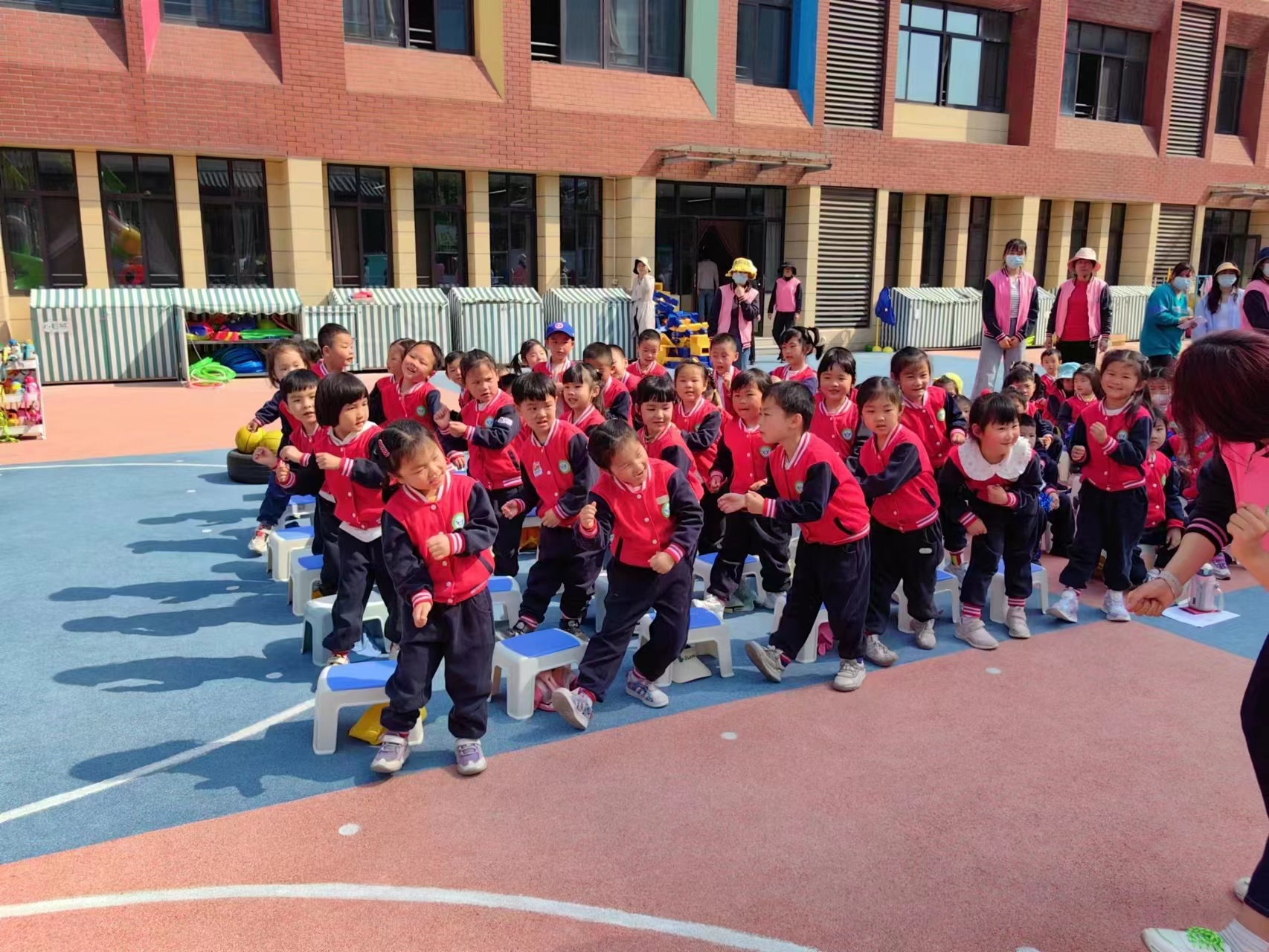 20230411新城中班年级组运动会新闻_html_m216b0689.jpg