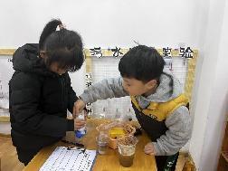 2023.3.24【生活燕幼·教研组动态】燕幼中心园：探索大奥秘 畅玩科学区---科学教研组区域游戏开放_html_337ee67.jpg