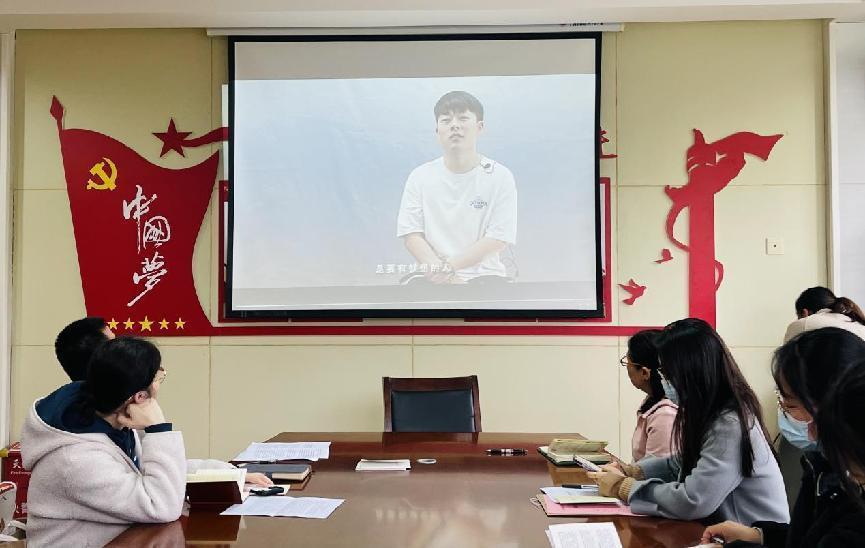 20230406【生活燕幼·党支部动态】“学习二十大，奋进新征程”——燕子矶幼儿园党支部主题党日活动(1)_html_m7b0433a4.jpg