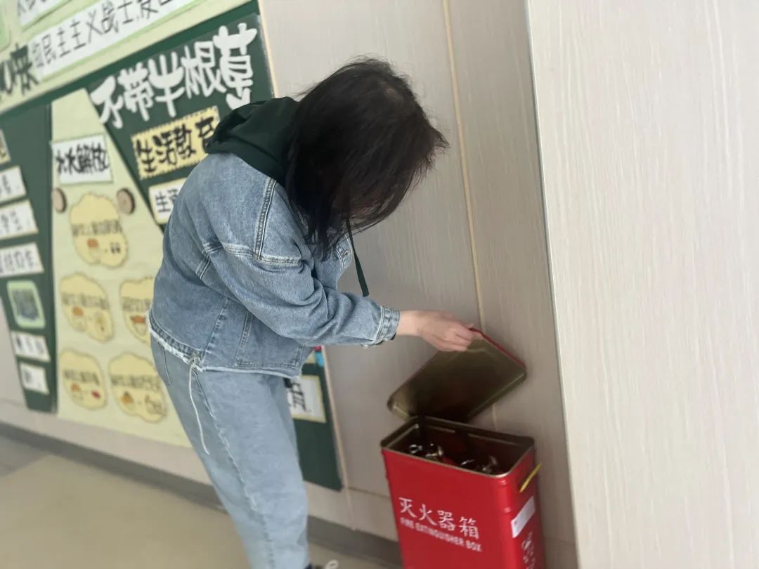20230404【生活燕幼·安全第一】燕鸣苑分园：安全检查 ，防患未然——幼儿园清明节前安全检查_html_m3248ec12.jpg