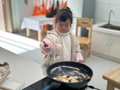 20231207  【生活燕幼·园区动态】温暖相伴，成长同行——十二月“小桃子”生日会_html_3afcdd32.jpg