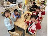20231208 【生活燕幼·园区动态】暖冬行动 　爱在社区——小班年级组社会实践活动_html_m66f9a5b9.png