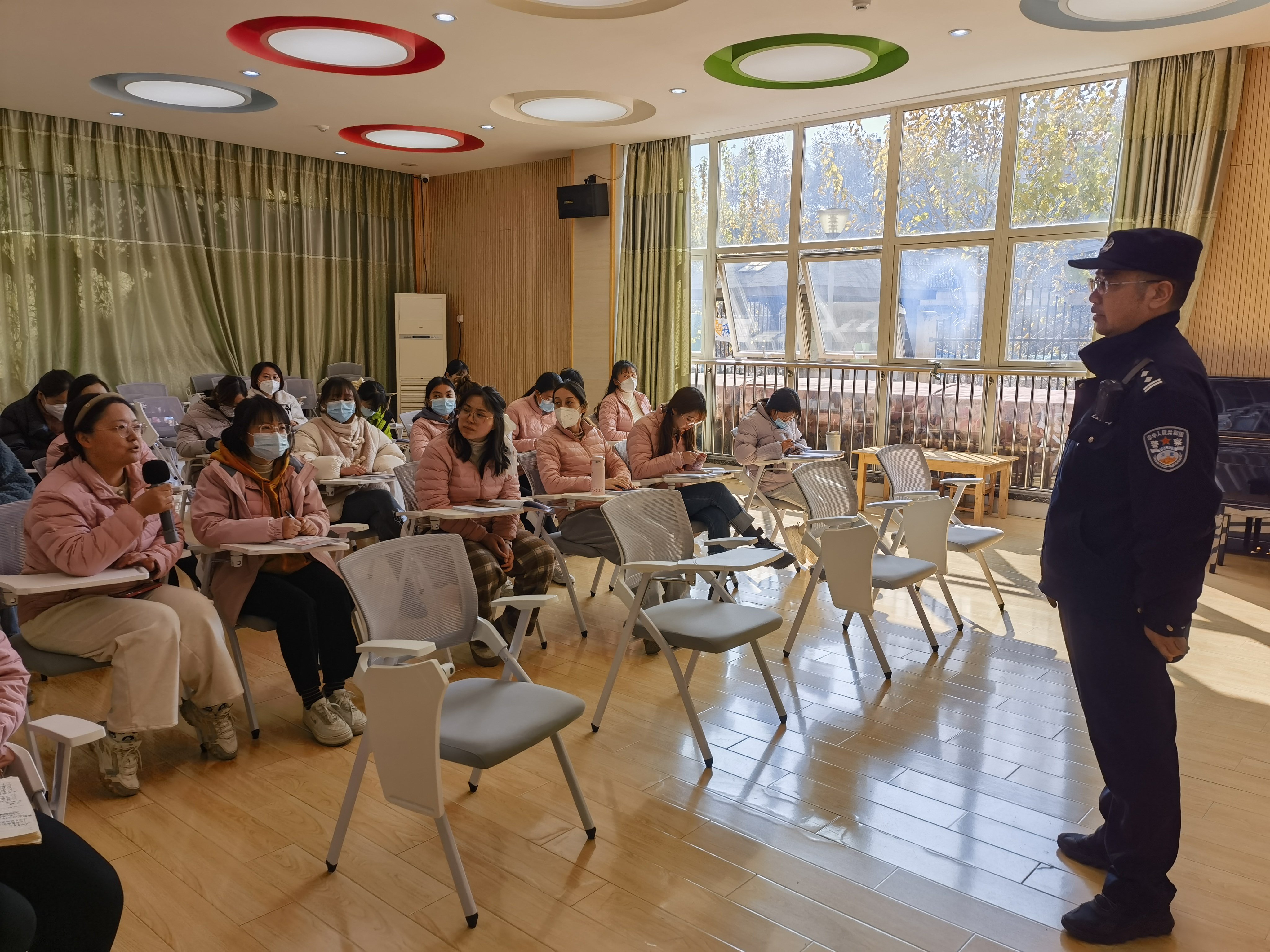 【生活燕幼·安全第一】下庙分园：与法“童”行，“宪”在行动——宪法宣传周活动_html_12bffba4.jpg