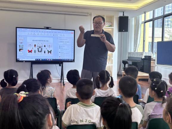 2025.9.17【生活燕幼&middot;园区动态】“昆虫密语”开讲！科学副园长带萌娃探秘微观大世界_html_39c4039a.jpg