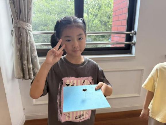 2025.9.17【生活燕幼&middot;园区动态】“昆虫密语”开讲！科学副园长带萌娃探秘微观大世界_html_m13c5e005.jpg