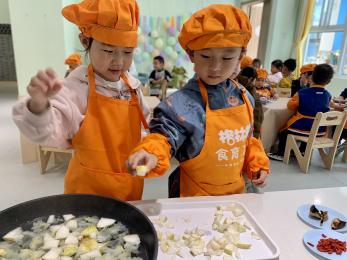 20241008【生活燕幼&middot;园区动态】“寒露至 秋意浓”——舌尖上的节气之寒露_html_3534b72e.jpg