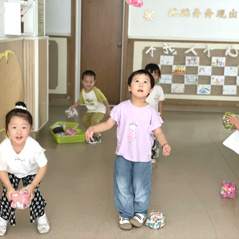 【生活燕幼·园区动态】下庙分园：“帮助弟弟妹妹”——新学期第一次儿童陶研会_html_65dcffe5.png