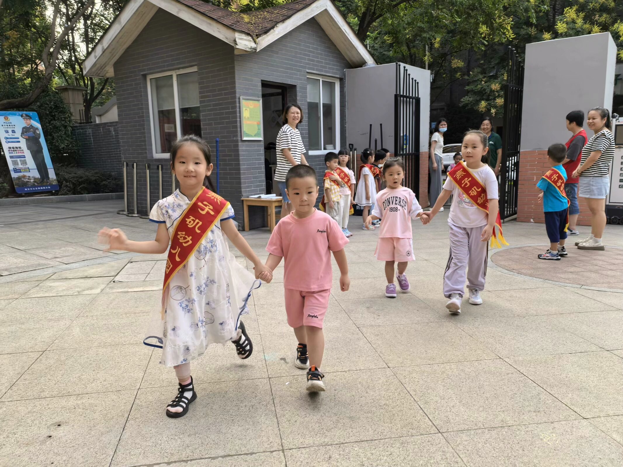 【生活燕幼·园区动态】下庙分园：“帮助弟弟妹妹”——新学期第一次儿童陶研会_html_m385d1558.jpg