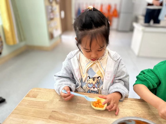 20241023  【生活燕幼&middot;园区动态】“霜降至，柿子红”——舌尖上的节气之霜降_html_m7b50afc9.jpg