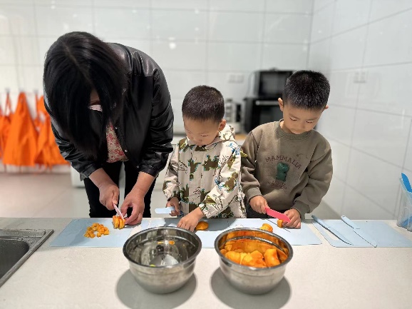 20241023  【生活燕幼&middot;园区动态】“霜降至，柿子红”——舌尖上的节气之霜降_html_m38aae758.jpg