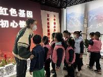 2023.3.14【生活燕幼·年级组动态】燕幼中心园：“走进派出所、警幼零距离”---中班年级组社区活动_html_m18b00e5b.jpg