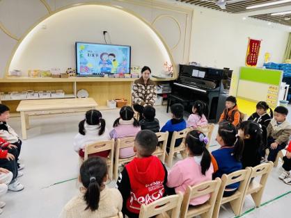 20230308 【生活燕幼&middot;园区动态】燕鸣苑分园：春风十里 感恩有你——记三八妇女节活动_html_2057b960.jpg