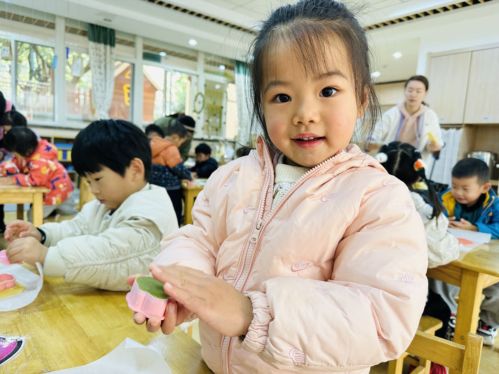 【生活燕幼·年级组动态】下庙分园：“家园携手，共筑成长”——小班组家长资源团活动_html_m5c8676e.jpg