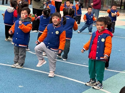 20231129  【生活燕幼·园区动态】“快乐早操，悦动成长”——幼儿早操和体育技能大赛评比_html_22cacb12.jpg