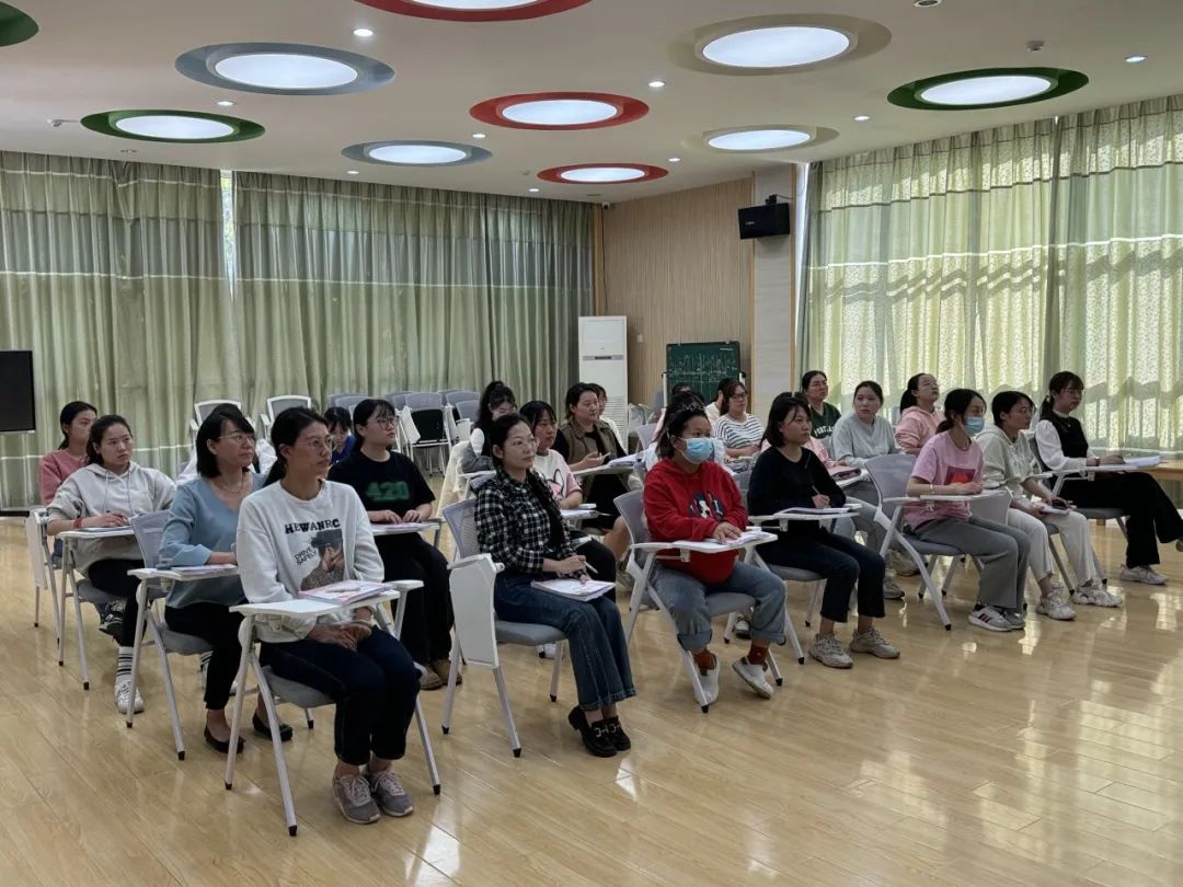 20231122【生活燕幼·园区动态】下庙分园：“趣享户外，以研促玩”——户外游戏观摩教研活动_html_26db72a.jpg