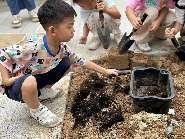 20240906【生活燕幼·园区动态】中心园：“秋风生白露，露至秋意浓”——白露节气活动_html_m723a2179.jpg