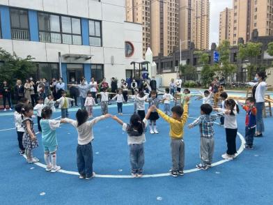 20230518 【生活燕幼·园区动态】燕鸣苑分园：夏日有约 伴“幼”成长——家长半日活动_html_310acc3f.jpg