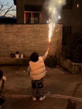 20240217  【生活燕幼】“齐乐龙龙，趣迎新年”——我的中国年主题活动_html_m659968e2.jpg