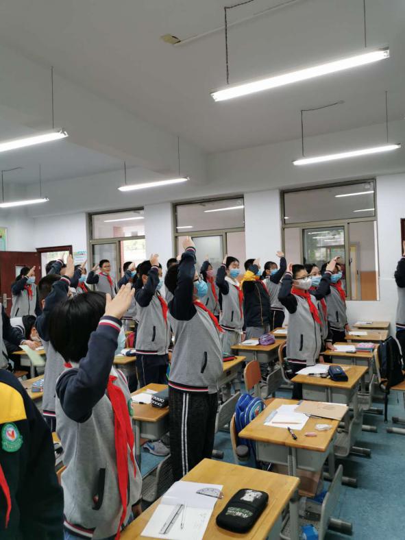 2020.5升旗仪式报道_html_m17eedf7c.jpg